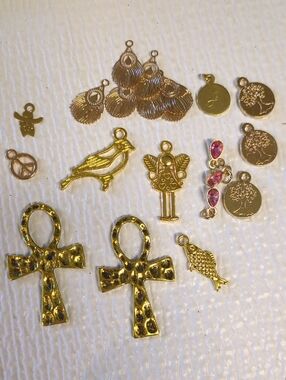 ❤️3/$10❤️ P54 Gold Tone Charm Mix - Ankh, Bird, Fish & More
